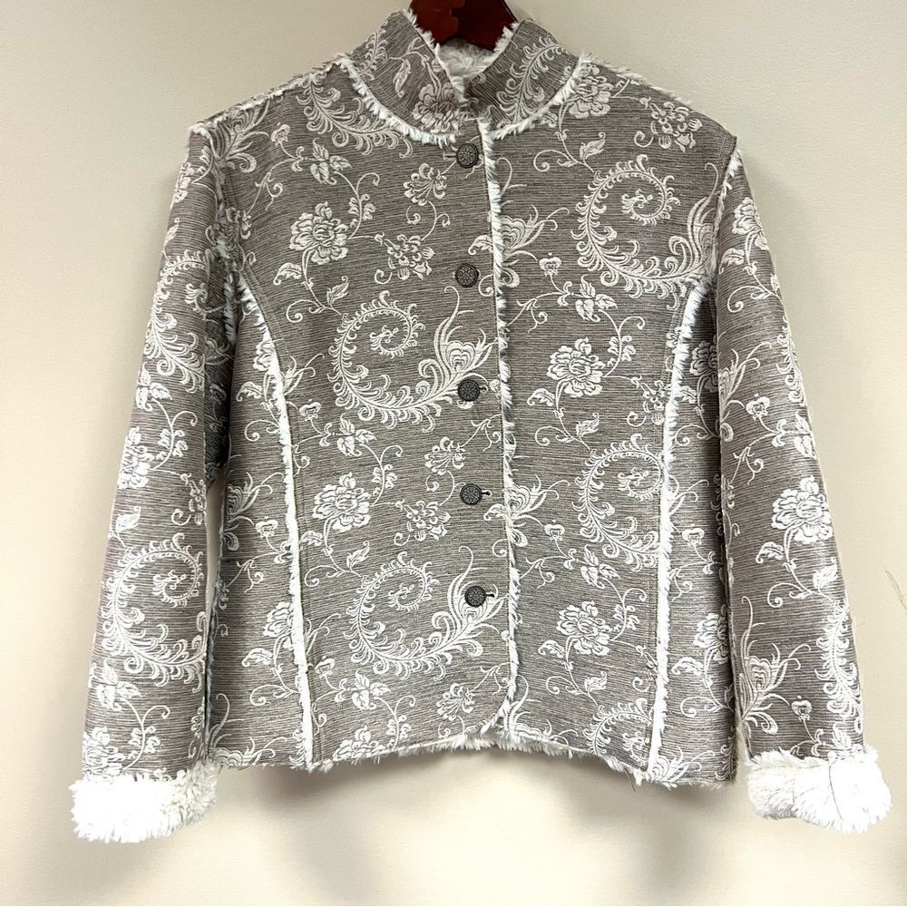 Chicos tan/neutral tapestry jacket faux fur lining Sz M